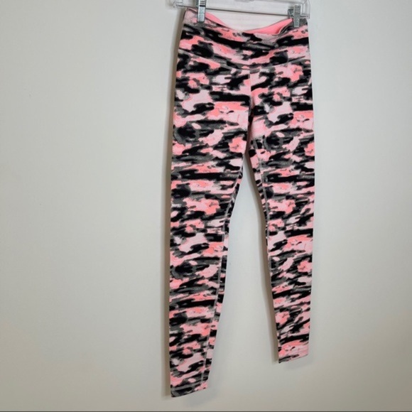 lululemon athletica Pants - Lululemon wonder under pink camouflage crop